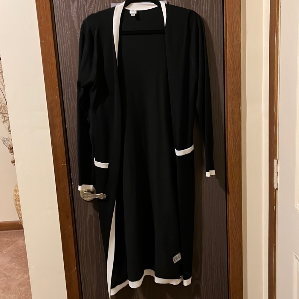 Black/white sweater long sleeve